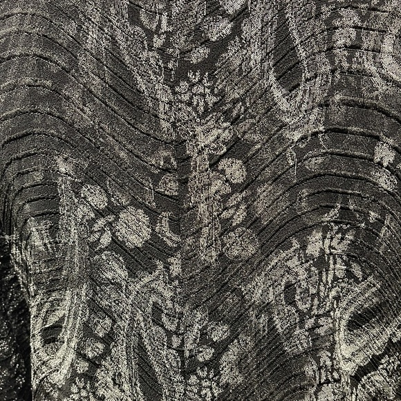 Fashque Studio Cold Shoulder Black Glitter Paisley Tunic 1X - Picture 6 of 8